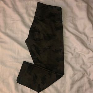 Lululemon Camo Yoga Pants (4)